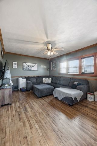 503 2nd E, Newhall, IA 52315