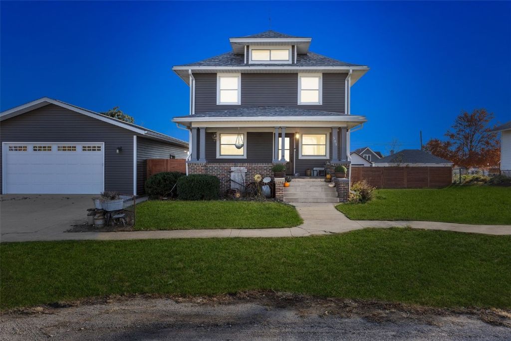 503 2nd E, Newhall, IA 52315