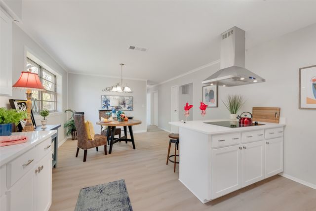 705 SW Sunnybrook Drive, Burleson, TX 76028