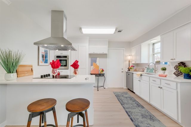 705 SW Sunnybrook Drive, Burleson, TX 76028