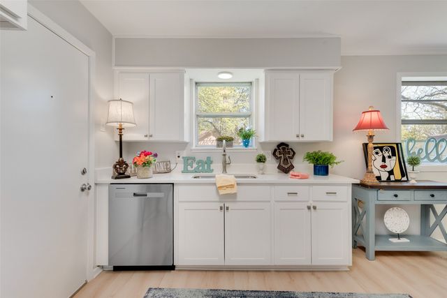 705 SW Sunnybrook Drive, Burleson, TX 76028