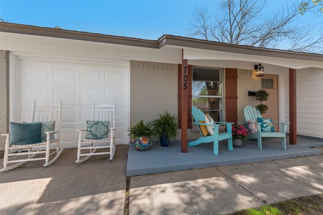 705 SW Sunnybrook Drive, Burleson, TX 76028