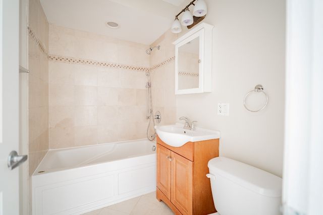 515 SHERIDAN Road 305, Evanston, IL 60202