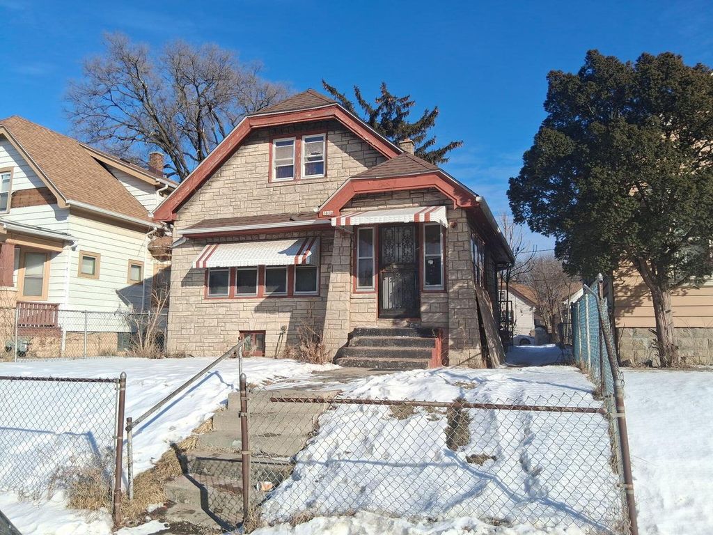 3812 N 27th STREET, Milwaukee, WI 53216