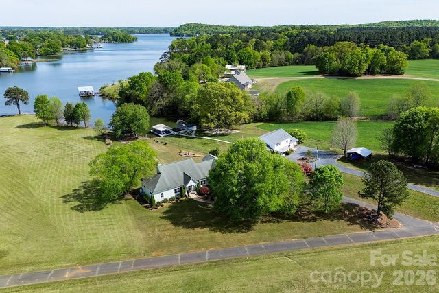 46356 Chase Point Drive, Norwood, NC 28128