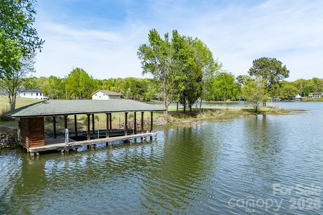 46356 Chase Point Drive, Norwood, NC 28128