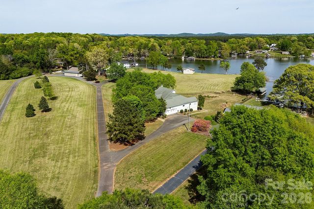 46356 Chase Point Drive, Norwood, NC 28128