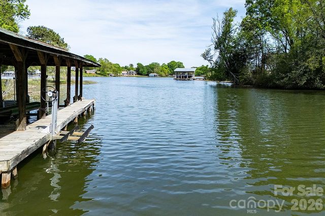 46356 Chase Point Drive, Norwood, NC 28128