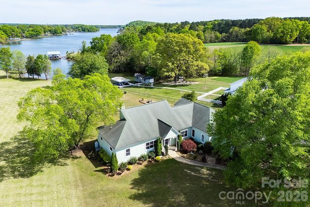 46356 Chase Point Drive, Norwood, NC 28128