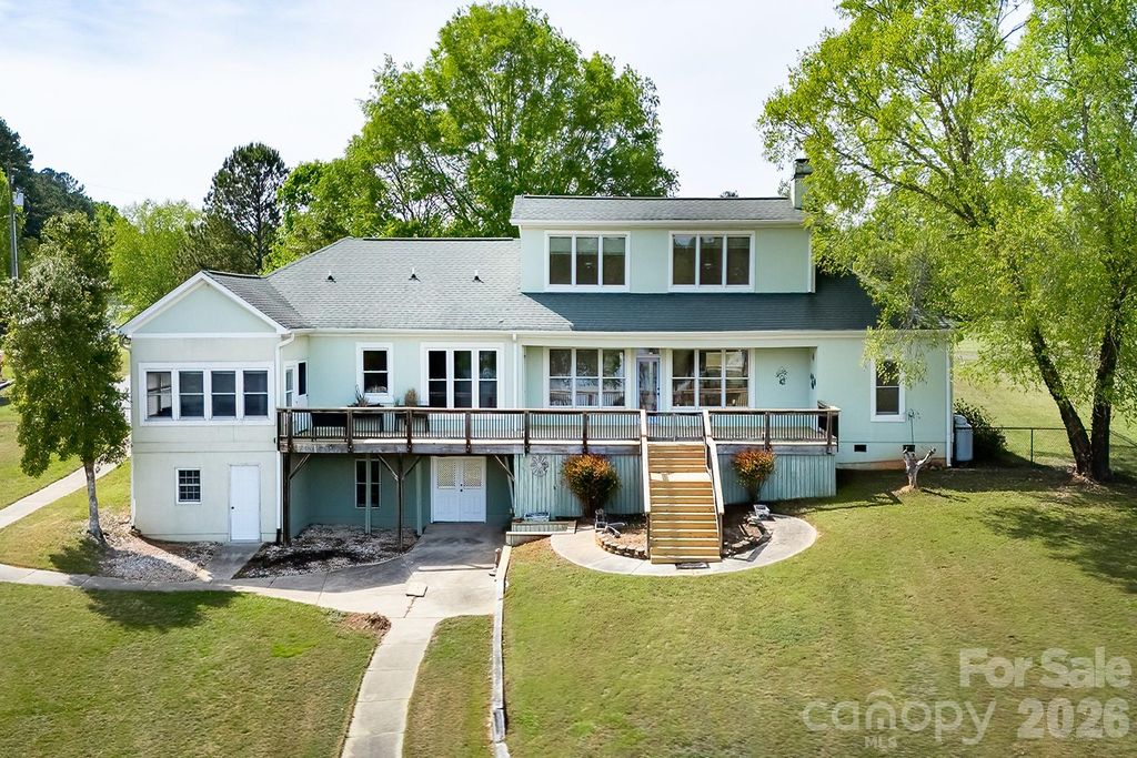 46356 Chase Point Drive, Norwood, NC 28128