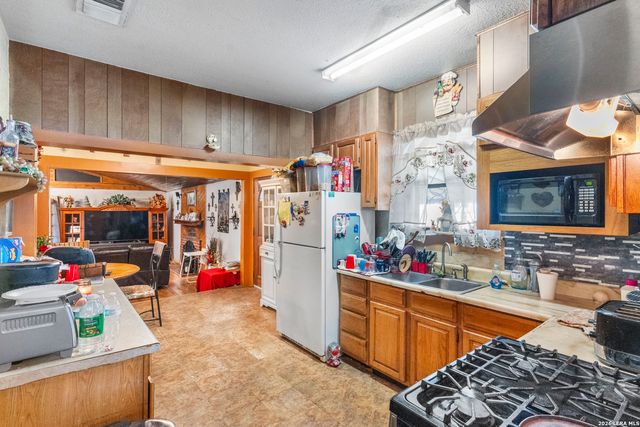 612 Stonewall St, San Antonio, TX 78214