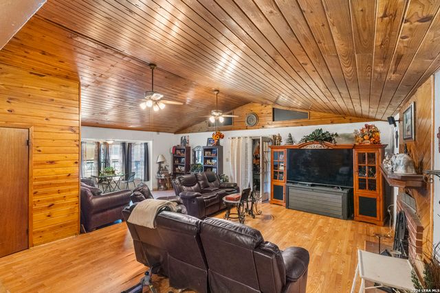 612 Stonewall St, San Antonio, TX 78214