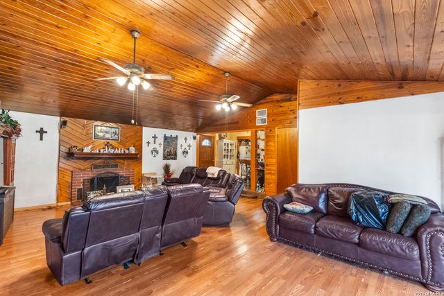 612 Stonewall St, San Antonio, TX 78214