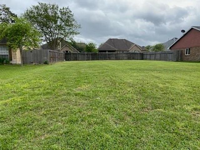2925 Forest Hills Drive, League City, TX 77573