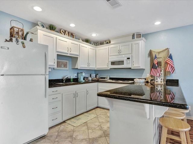 979 Sea Spray Drive, Crystal Beach, TX 77650