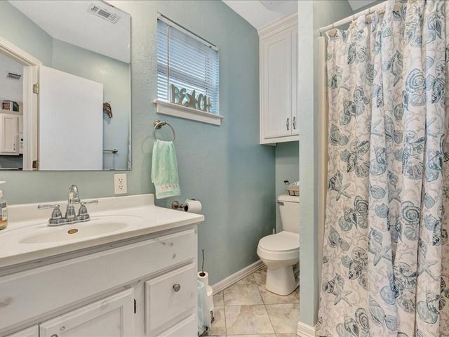 979 Sea Spray Drive, Crystal Beach, TX 77650