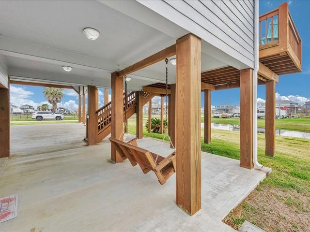 979 Sea Spray Drive, Crystal Beach, TX 77650