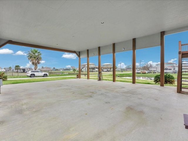 979 Sea Spray Drive, Crystal Beach, TX 77650