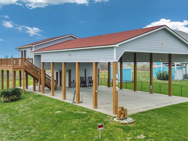 979 Sea Spray Drive, Crystal Beach, TX 77650