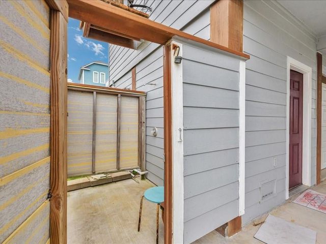 979 Sea Spray Drive, Crystal Beach, TX 77650