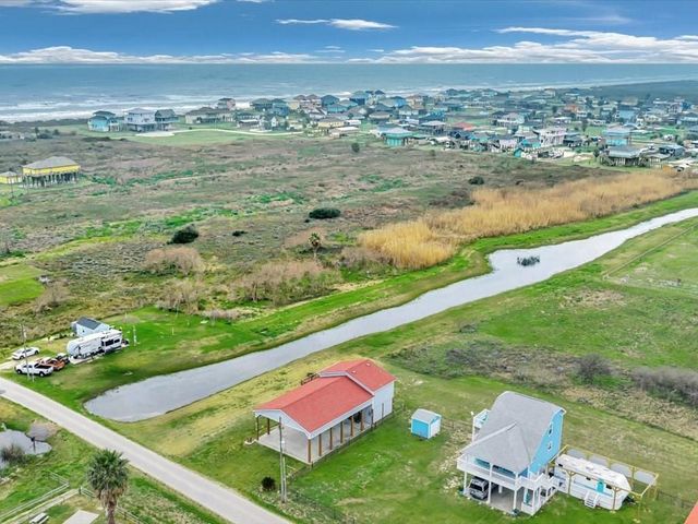 979 Sea Spray Drive, Crystal Beach, TX 77650