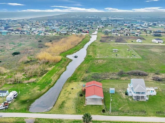 979 Sea Spray Drive, Crystal Beach, TX 77650