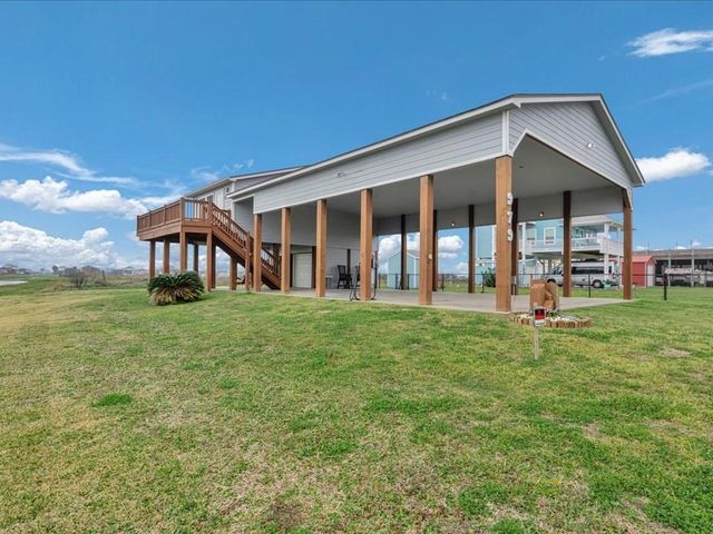 979 Sea Spray Drive, Crystal Beach, TX 77650
