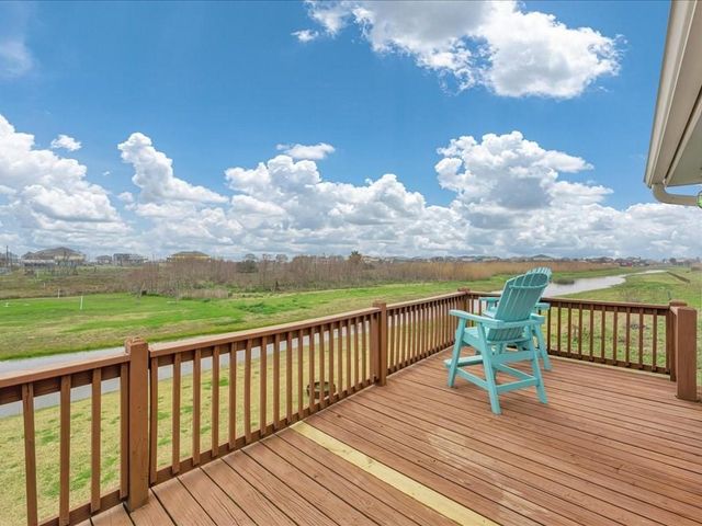 979 Sea Spray Drive, Crystal Beach, TX 77650