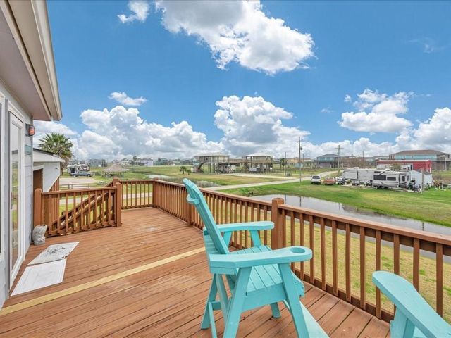 979 Sea Spray Drive, Crystal Beach, TX 77650