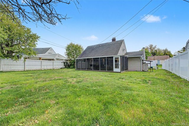 35 Meeting Lane, Hicksville, NY 11801
