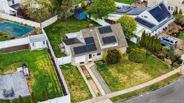 35 Meeting Lane, Hicksville, NY 11801
