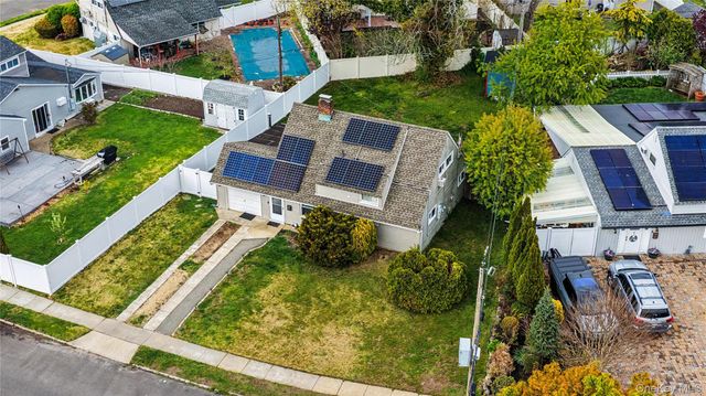 35 Meeting Lane, Hicksville, NY 11801