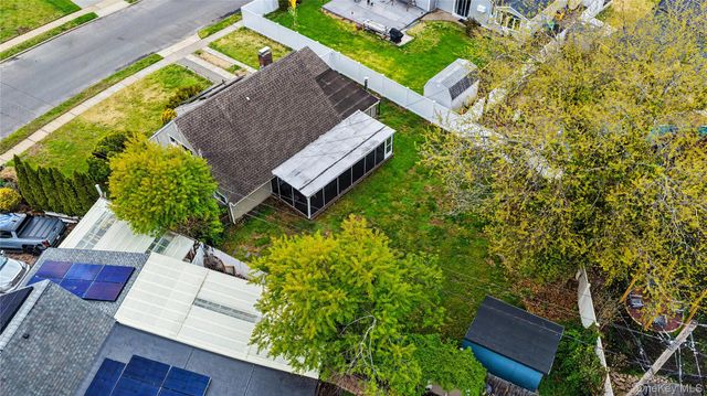35 Meeting Lane, Hicksville, NY 11801