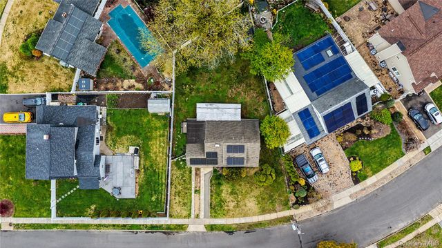 35 Meeting Lane, Hicksville, NY 11801
