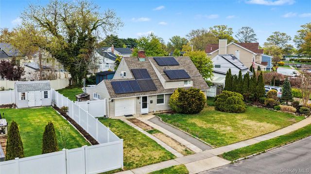 35 Meeting Lane, Hicksville, NY 11801