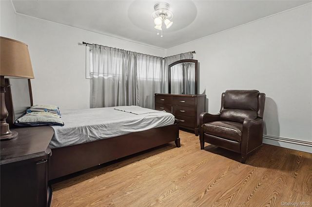 35 Meeting Lane, Hicksville, NY 11801