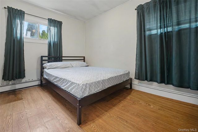 35 Meeting Lane, Hicksville, NY 11801