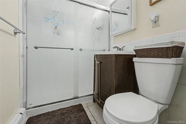 35 Meeting Lane, Hicksville, NY 11801