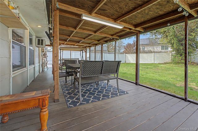 35 Meeting Lane, Hicksville, NY 11801