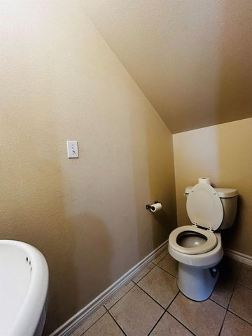 305 E 31 ST 4, Austin, TX 78705