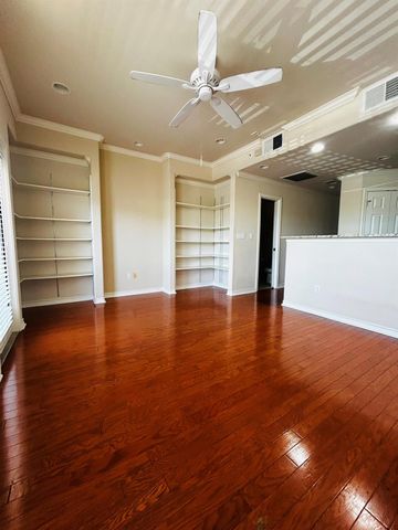 305 E 31 ST 4, Austin, TX 78705