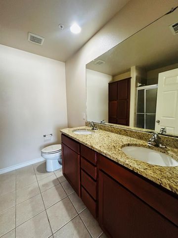 305 E 31 ST 4, Austin, TX 78705