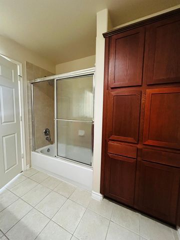 305 E 31 ST 4, Austin, TX 78705
