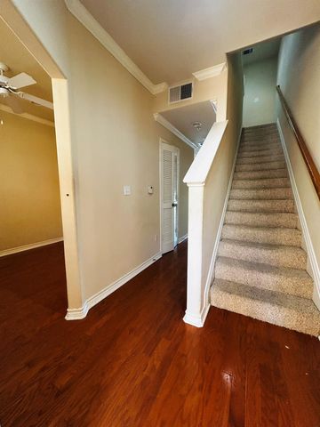 305 E 31 ST 4, Austin, TX 78705