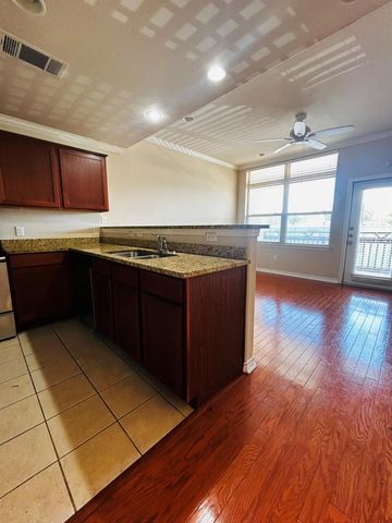 305 E 31 ST 4, Austin, TX 78705