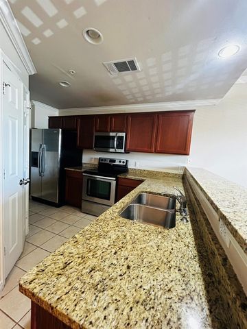 305 E 31 ST 4, Austin, TX 78705