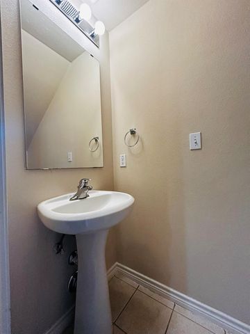 305 E 31 ST 4, Austin, TX 78705