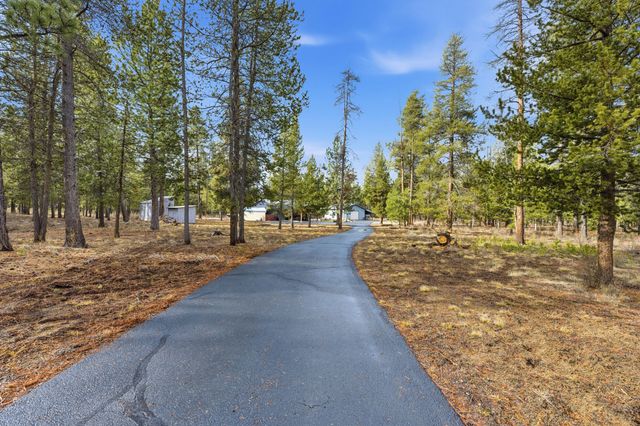 1406 Circle Bar Drive, La Pine, OR 97739