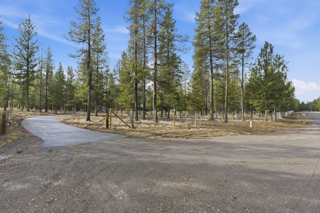 1406 Circle Bar Drive, La Pine, OR 97739