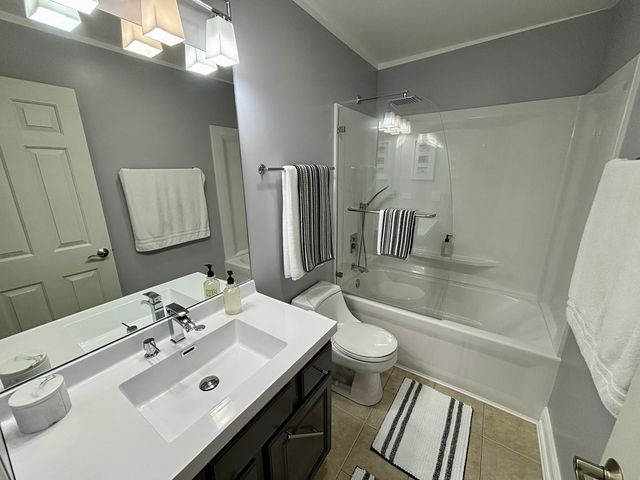 877 John Street, Bensenville, IL 60106